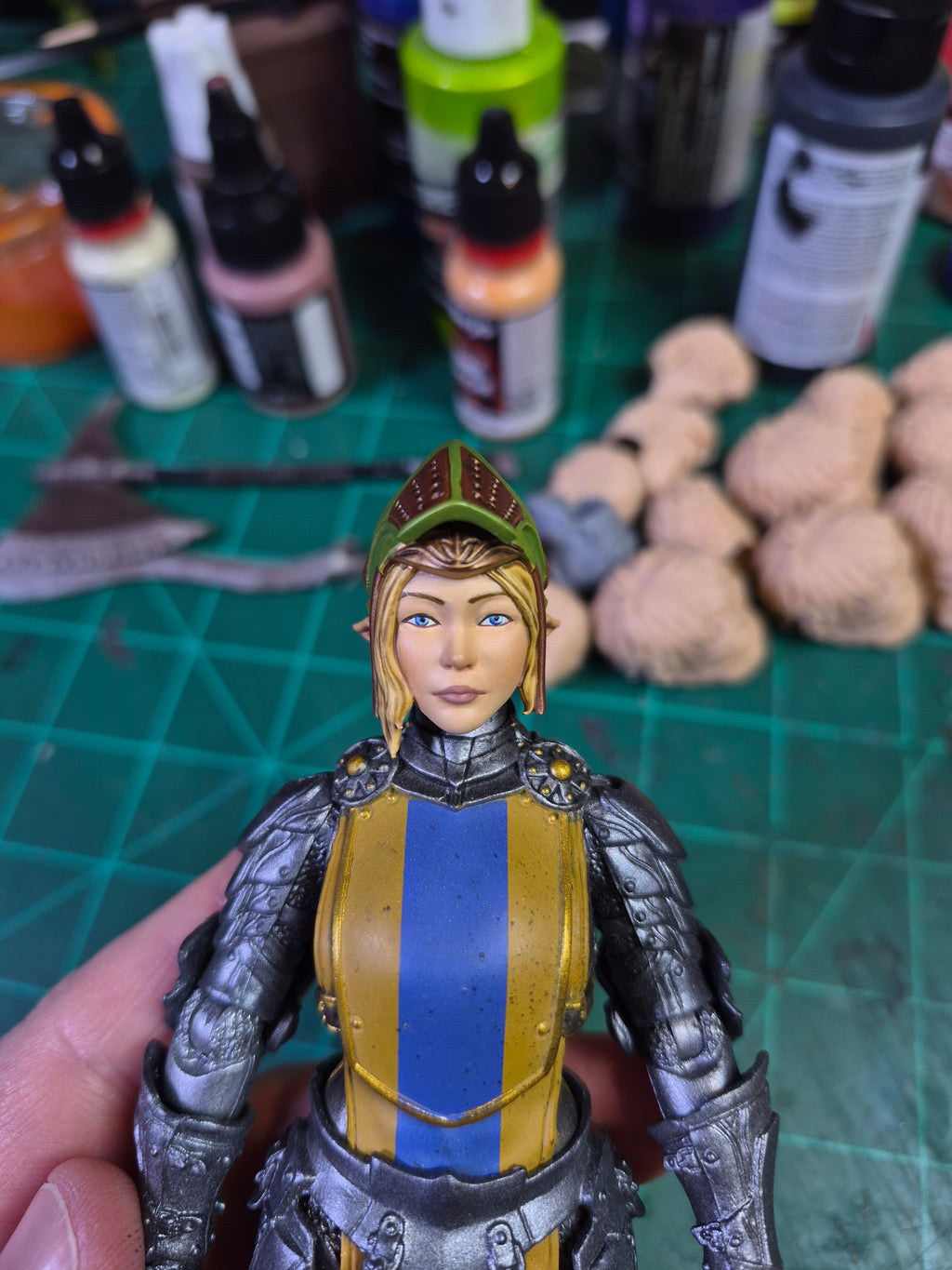 Elf in green helmet for Legions