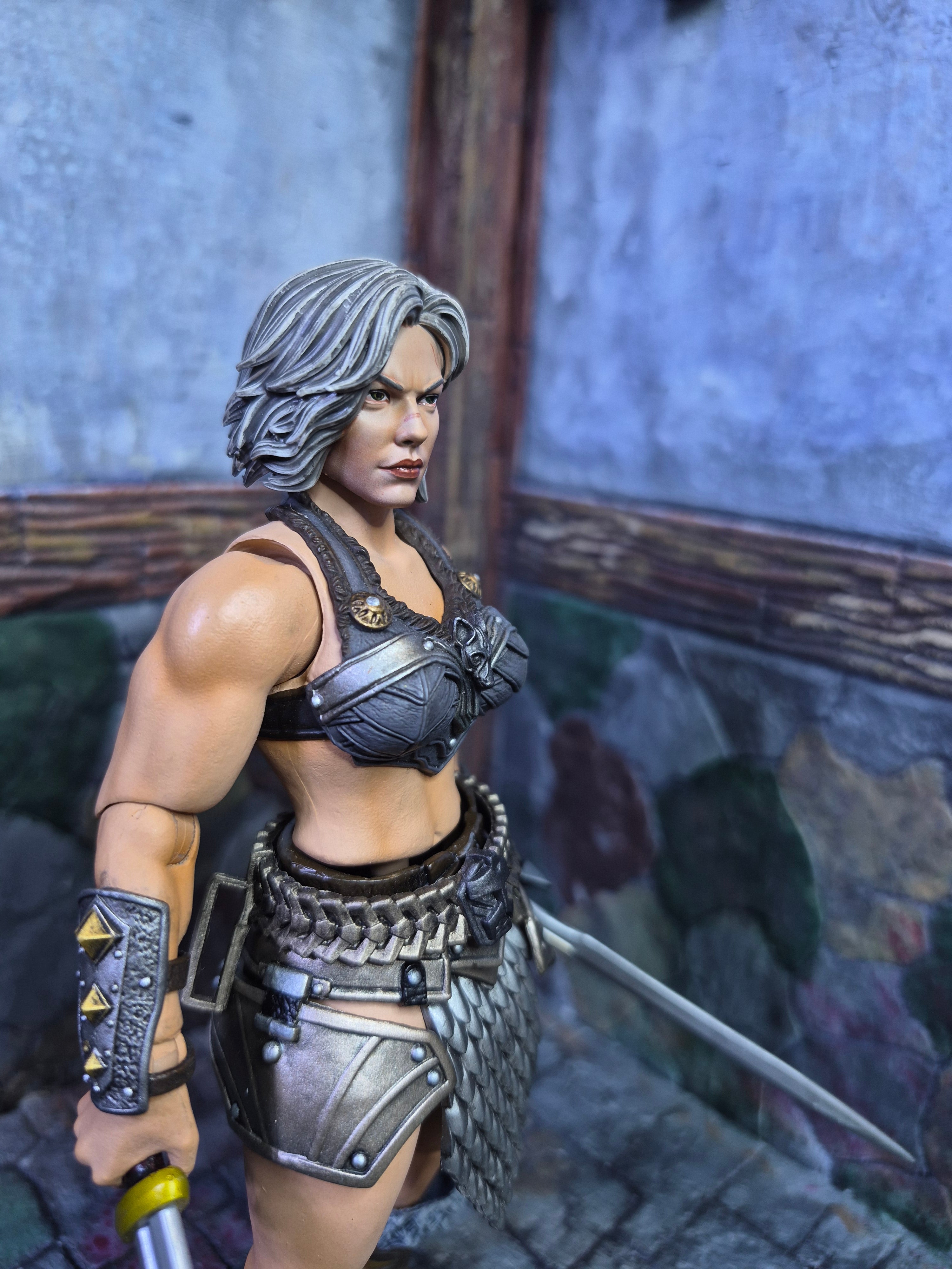 Grey haired female Elf head for Legions