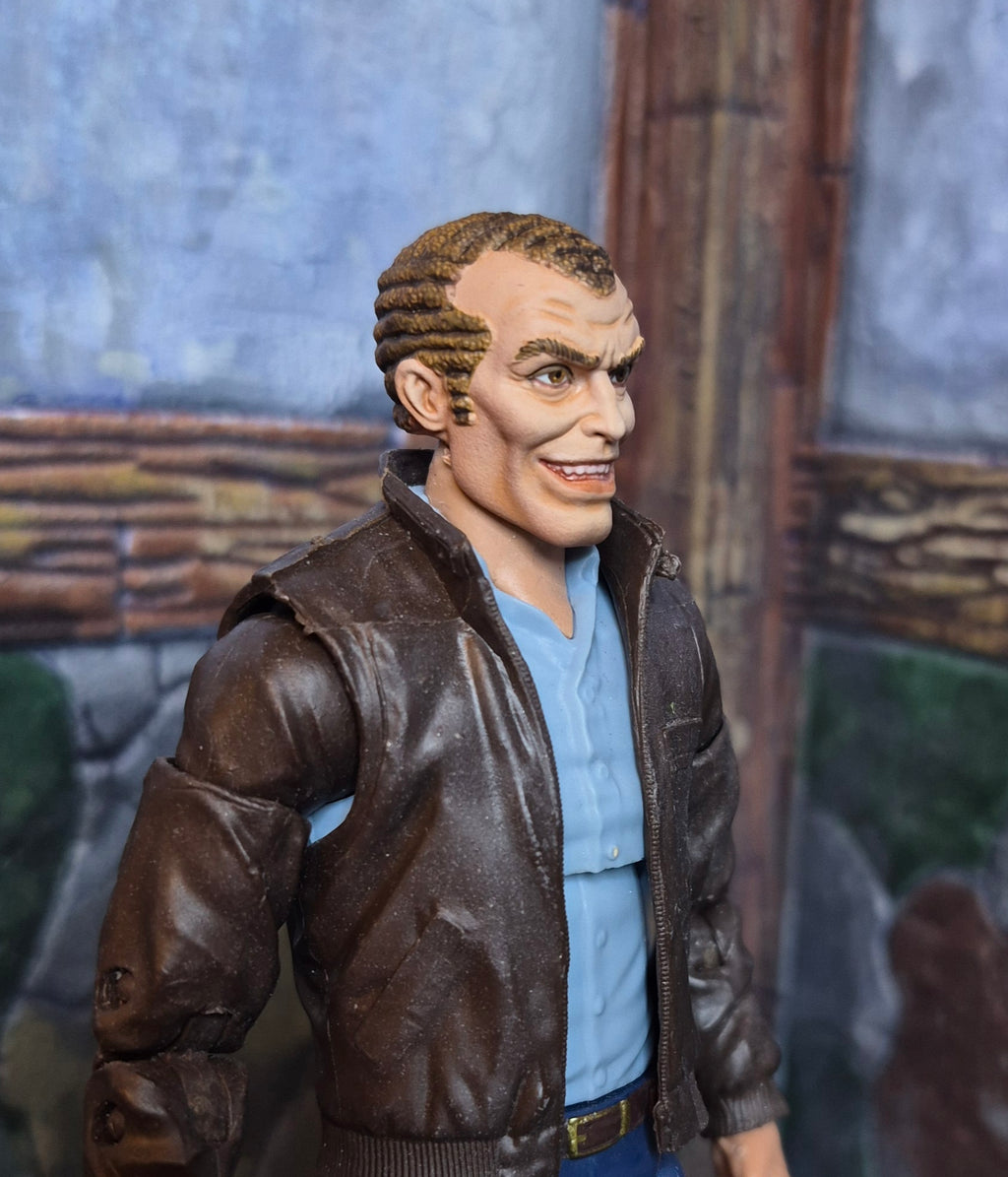 Smiling Norman head with open socket
